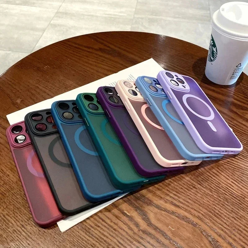 Capa Magnética Translucente Premium p/ iPhone | Proteção Matte & Carregamento MagSafe