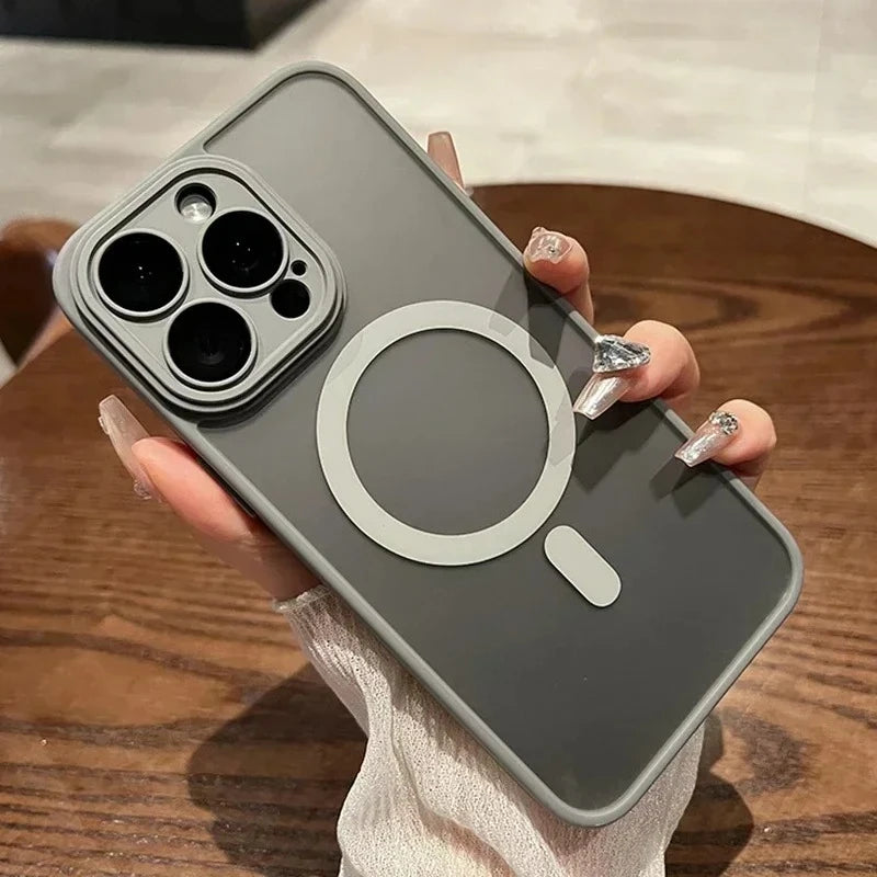 Capa Magnética Translucente Premium p/ iPhone | Proteção Matte & Carregamento MagSafe
