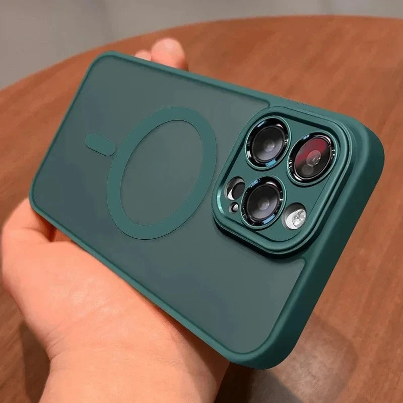 Capa Magnética Translucente Premium p/ iPhone | Proteção Matte & Carregamento MagSafe