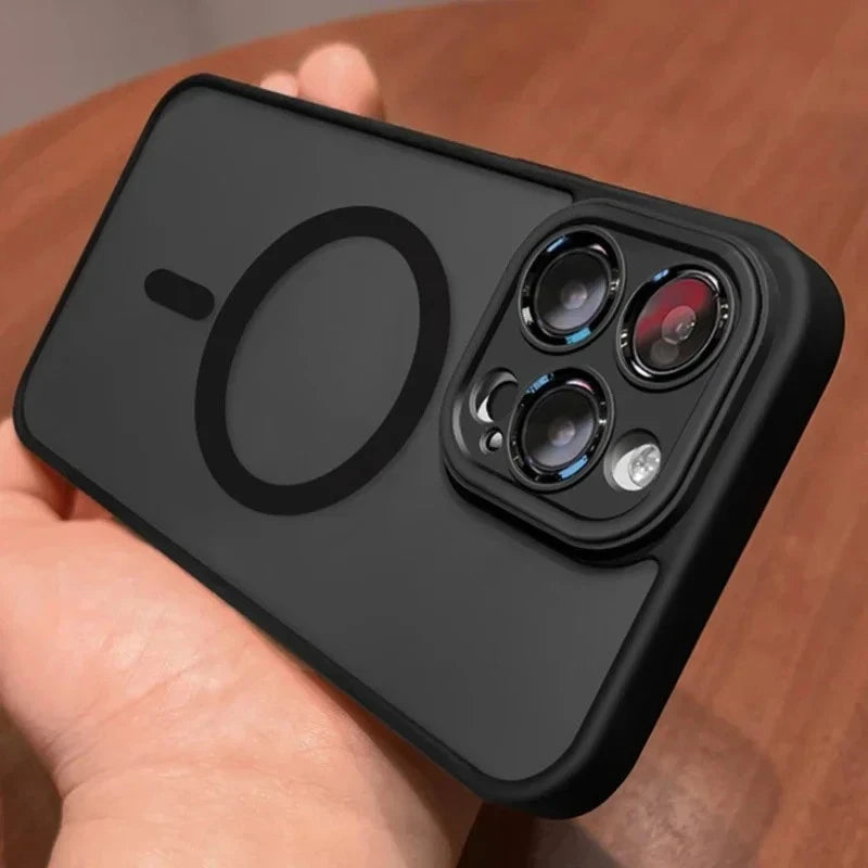 Capa Magnética Translucente Premium p/ iPhone | Proteção Matte & Carregamento MagSafe